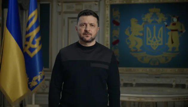 Нічна атака РФ: у Києві пошкоджені посольство Литви, школа та 18 будинків