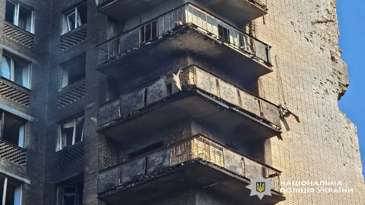 Авіаудар по Краматорську: пошкоджено будинки, школи та ТЦ, шестеро поранених