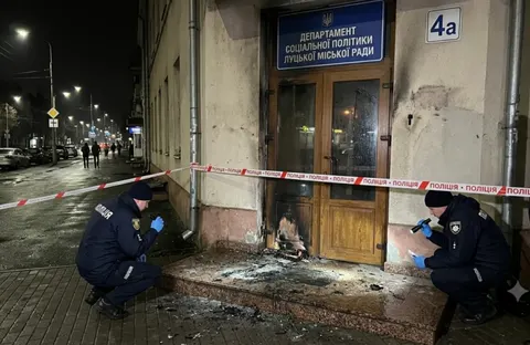 Студента з Луцька засудили за підпали мерії та банку: покарання без ґрат