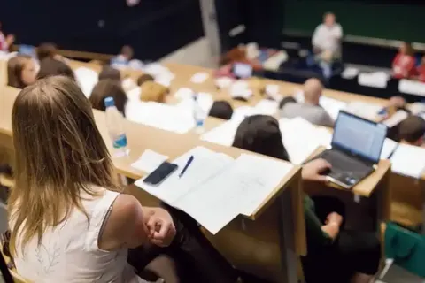 МОН рекомендує університетам навчати студентів по суботах і влітку