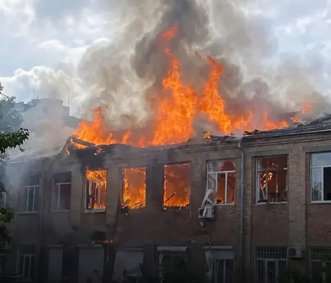 Росіяни вдарили «Шахедом» по університету в центрі Києва: значні руйнування