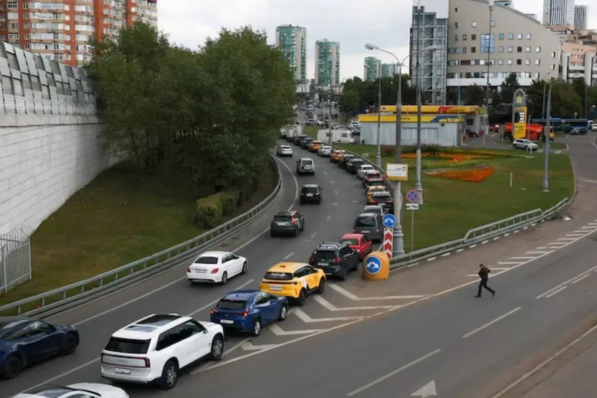 Москва знову відчуває дефіцит бензину: АЗС запровадили ліміти