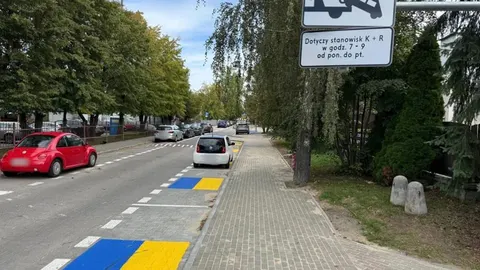 Синьо-жовта розмітка біля школи в Рашині: як зона Kiss and Ride стала приводом для чуток