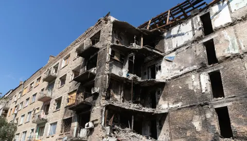 Мер Барселони оглянув у Києві школи та місця російських атак