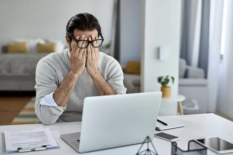 Стрес на роботі руйнує сон: нове дослідження