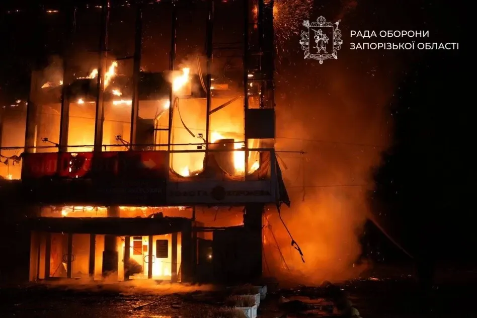Нічний удар по Запоріжжю: пошкоджено виш, ТЦ і житлові будинки