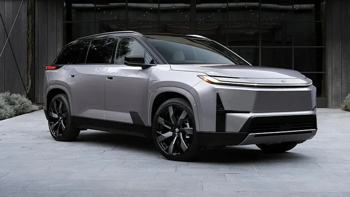 Toyota вдруге перенесла випуск електричного Highlander: прем'єра зсунулася на 2027 рік
