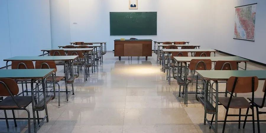 МОН надіслало школам нові рекомендації щодо навчання під час повітряних тривог