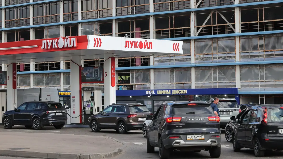 Росія знову поринула в паливну кризу: бензин зникає з АЗС у 10 регіонах