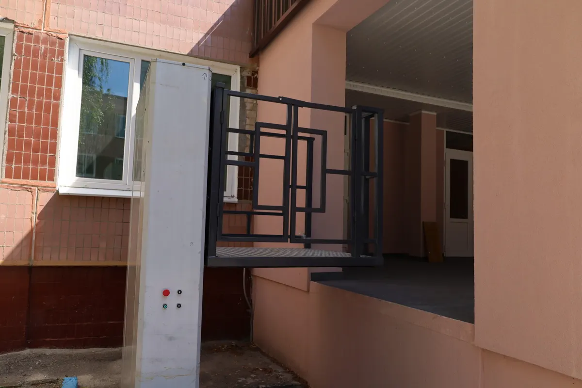 У Дніпрі школи готують до нового року: підйомники та безбар'єрні простори