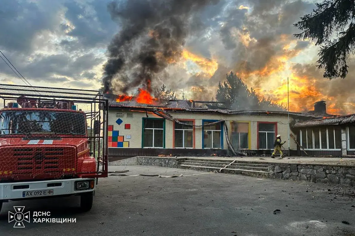 У Золочеві через атаку БпЛА горів дах навчального закладу