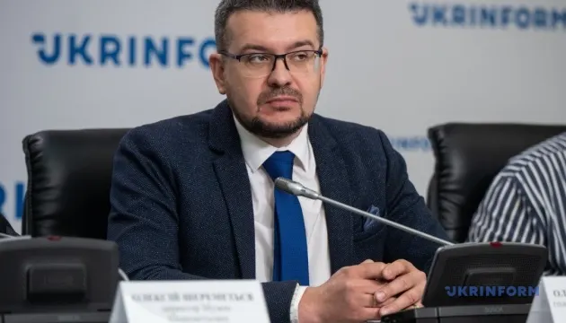 Український інститут нацпам’яті створює церемонію гідного прощання зі зношеними прапорами