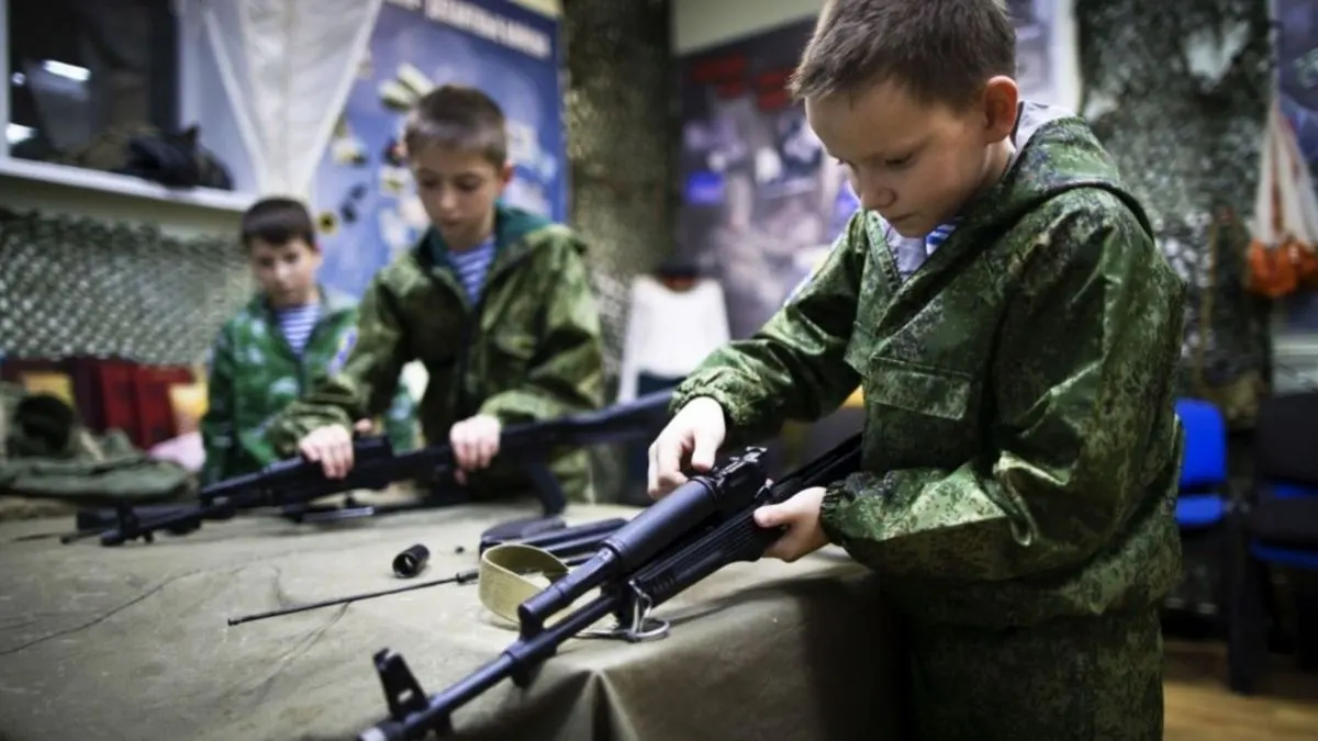 На окупованих територіях Росія вводить військову підготовку для школярів