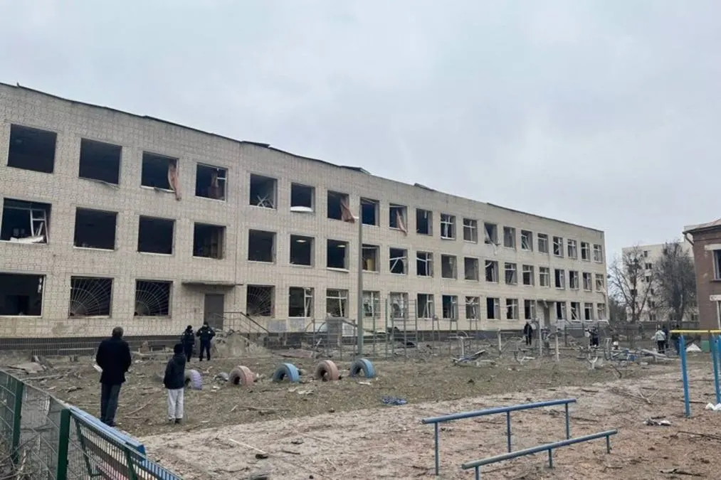 Уряд перерозподілив кошти на відновлення пошкоджених закладів освіти та шкільні автобуси