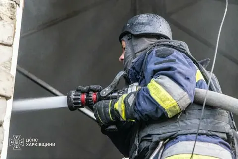 Удар по поштовому терміналу під Харковом: є загиблий