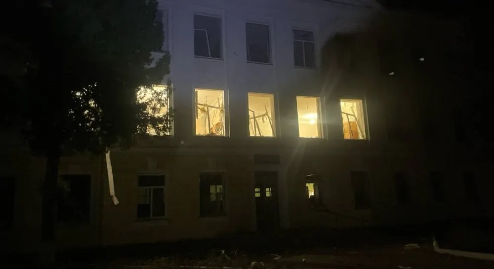 Конотоп під масованою атакою: пошкоджено лікарні, школи, газову мережу