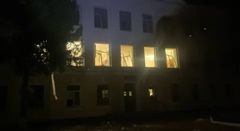 Конотоп під масованою атакою: пошкоджено лікарні, школи, газову мережу