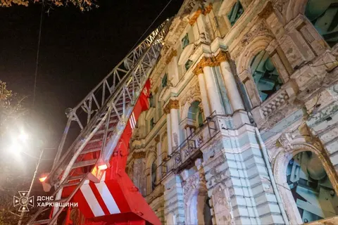 У Харкові горіла багатоповерхівка, пошкоджена російською ракетою ще у 2022 році