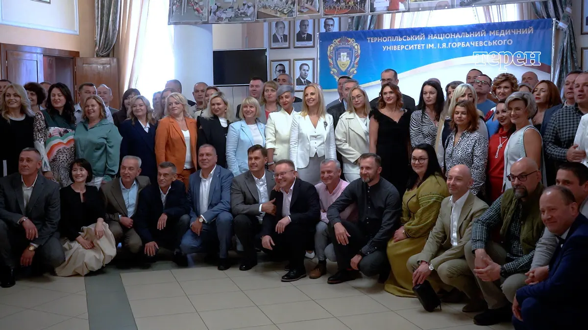 У Тернополі зустрілися випускники-медики, які закінчили навчання 25 і 50 років тому