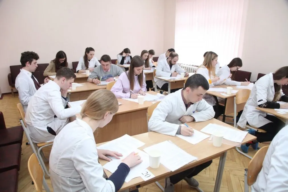 Ляшко пропонує скоротити кількість медичних вишів в Україні