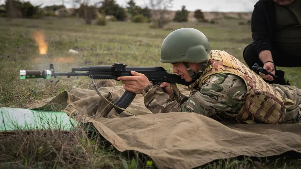 Окупанти вводять обов'язкову військову підготовку у школах Криму