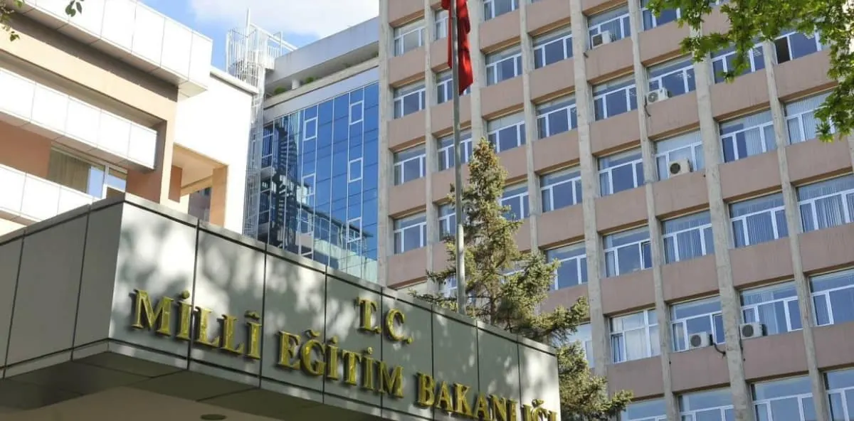 Туреччина вимагає від приватних шкіл змінити іноземні назви на турецькі до жовтня