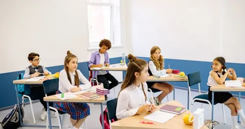 Освіта під землею: чи готові українські школи до навчання в укриттях