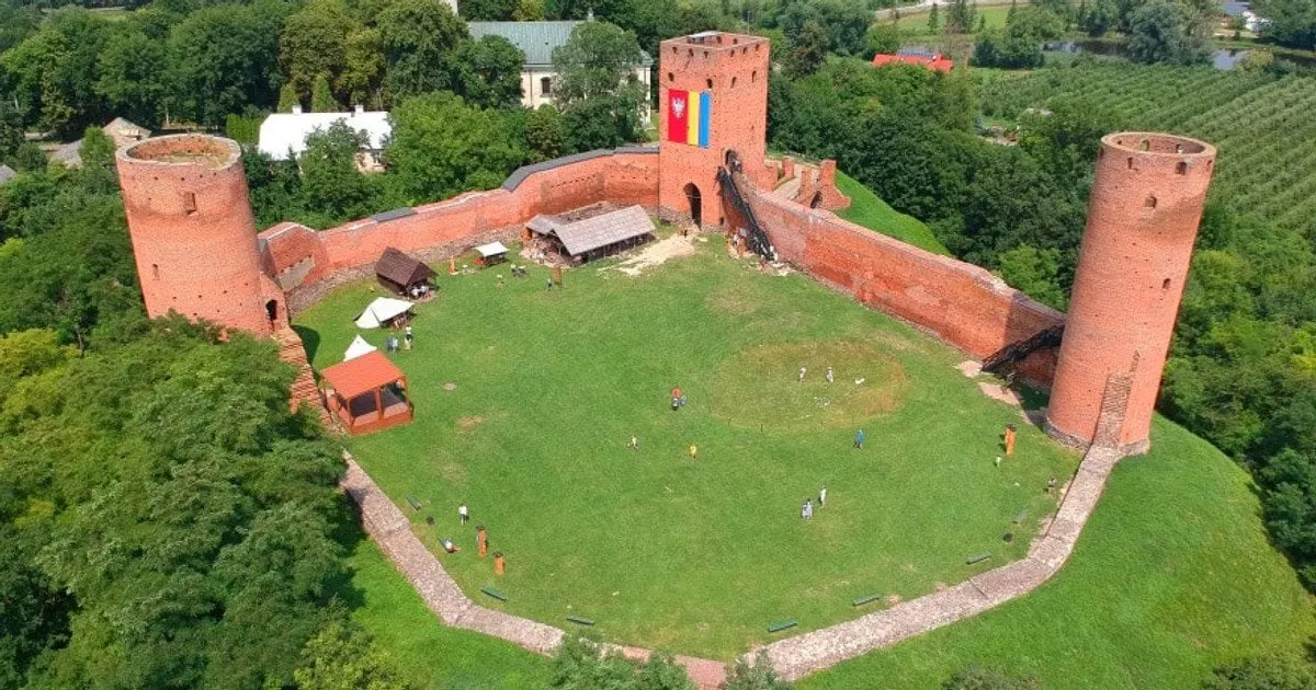 У Польщі 9-річний хлопчик знайшов під час екскурсії монету віком 400 років
