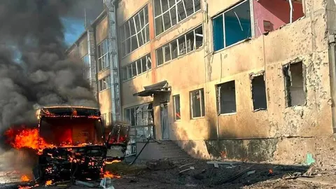 У Миколаєві через атаку дрона пошкоджено школу та шкільний автобус