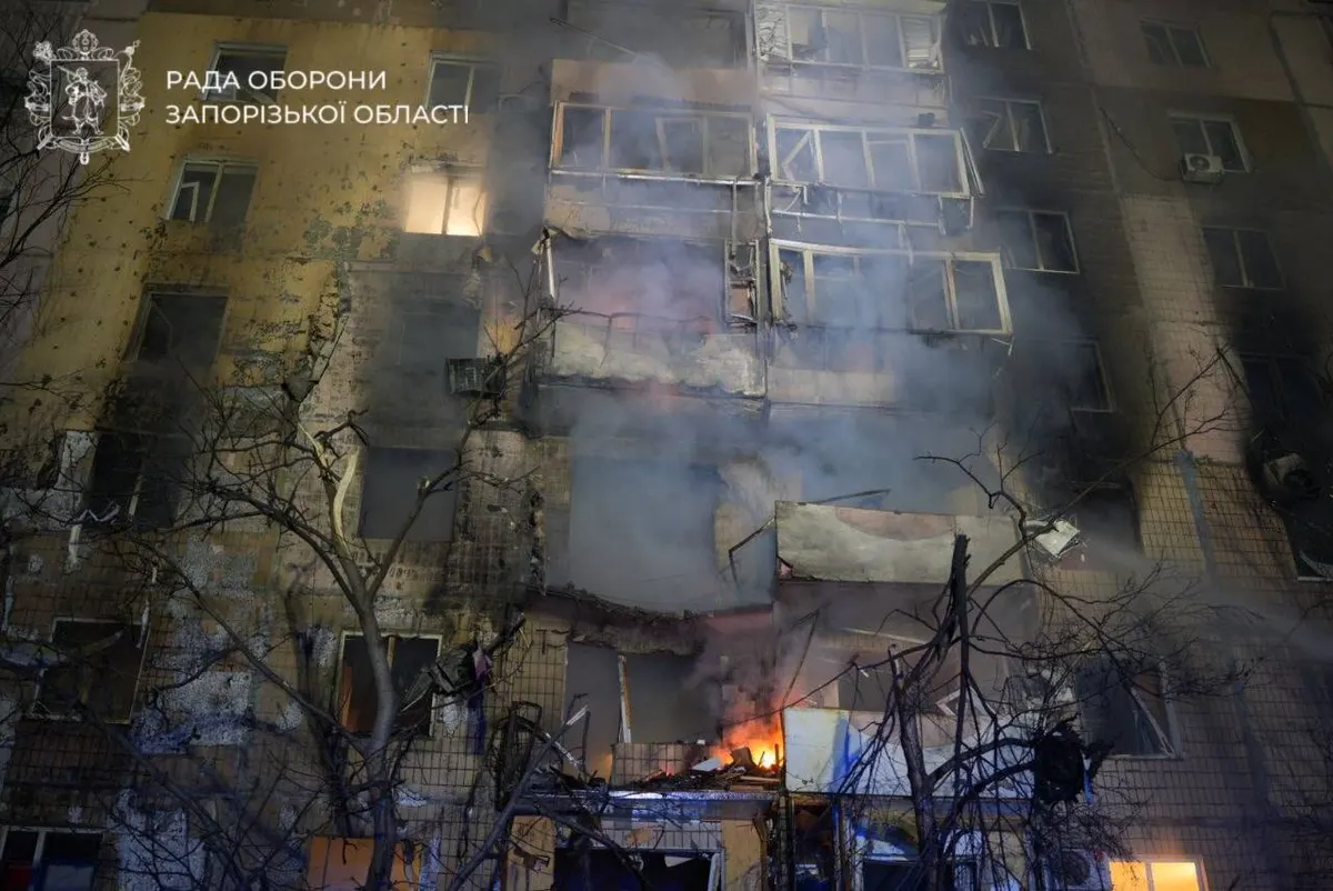 Нічний удар дронів по Запоріжжю: пошкоджено ТЦ та 120-річний корпус ЗНУ