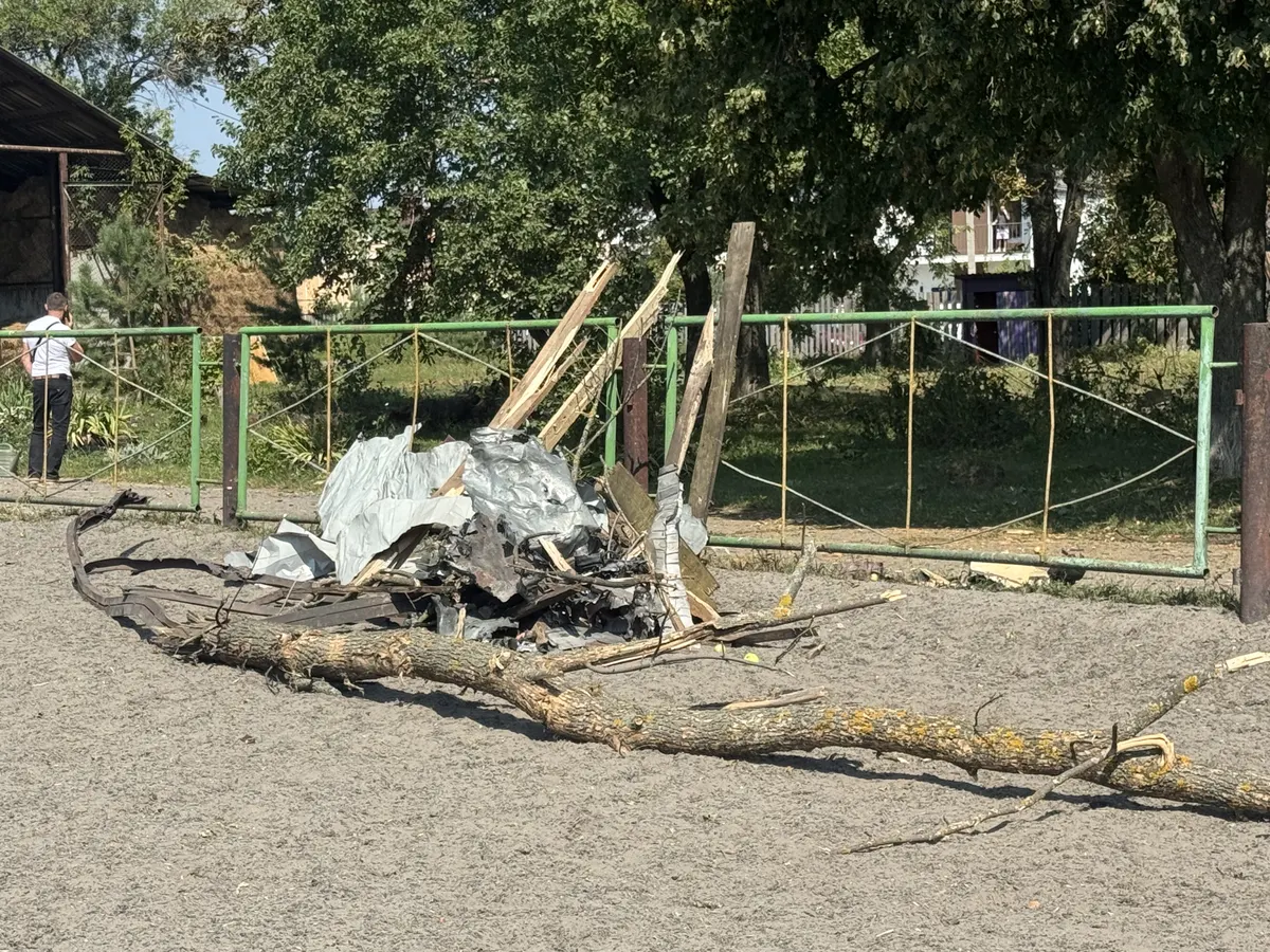 У Сумах авіаудар зруйнував будівлю кінноспортивної школи