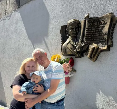 У родині Олександри Бурбело народився братик юної письменниці