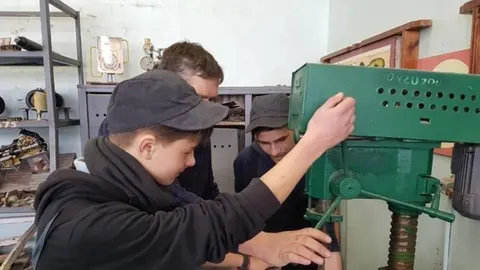 Уряд змінив правила практики для студентів профтехів: гроші йтимуть напряму