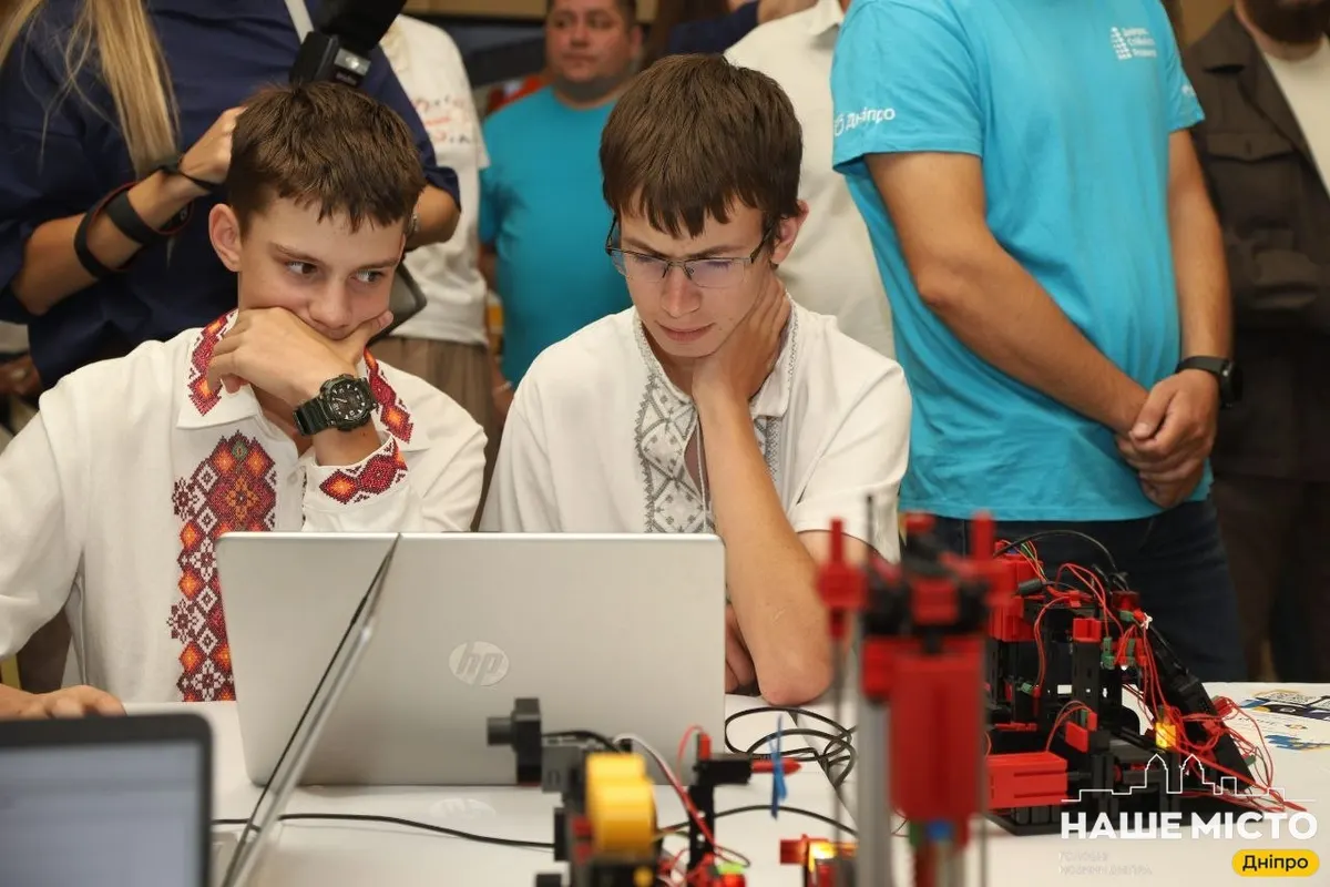 Освітній форум у Дніпрі: електронні журнали та зростання інтересу до технічних спеціальностей