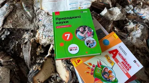 Російські атаки знищили понад мільйон підручників: як учні отримають книжки