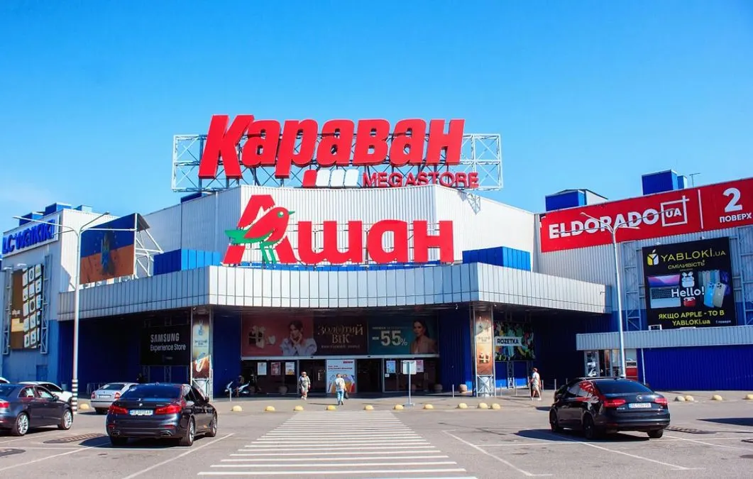 ТРЦ «Караван» у Дніпрі відновлює роботу після серпневої атаки