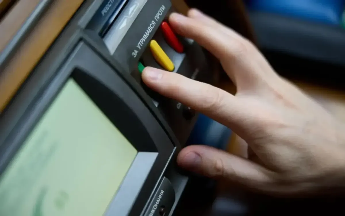 Податок на посилки до €150: Рада знову не ухвалила зміни