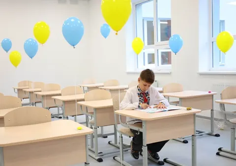 Після 10 років будівництва: у Брюховичах відкрили школу на 900 учнів