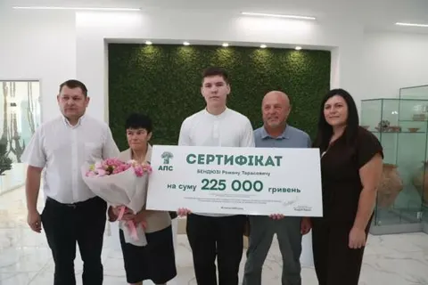 225 000 грн за 200 балів НМТ: на Тернопільщині нагородили школяра