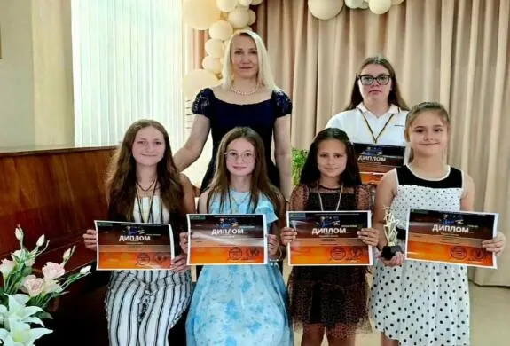 Юні піаністки з Тернопільщини тріумфували на всеукраїнському конкурсі мистецтв