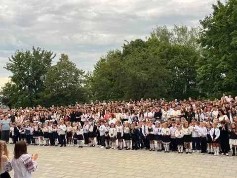 На Буковині розпочався новий навчальний рік: школи відчинили двері для учнів