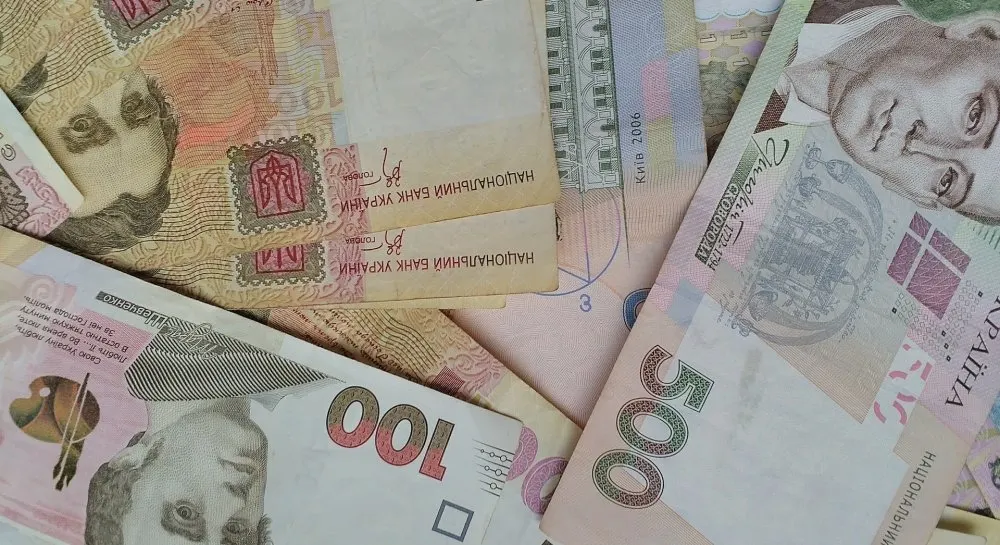 З 1 вересня українські освітяни отримають вищі зарплати, а студенти — подвоєні стипендії