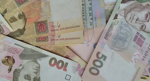 З 1 вересня українські освітяни отримають вищі зарплати, а студенти — подвоєні с