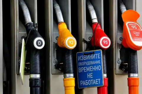 У Росії знову дефіцит пального: ціни на бензин перевищили попередній пік