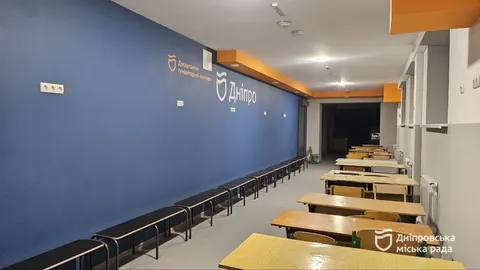 У двох школах Дніпра в укриттях обладнали 28 точок Wi-Fi