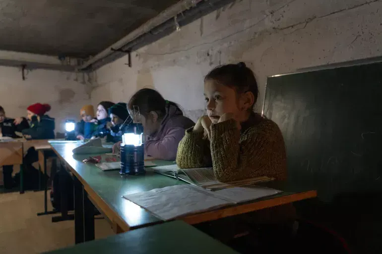 МОН визначило три моделі навчання в школах під час повітряних тривог