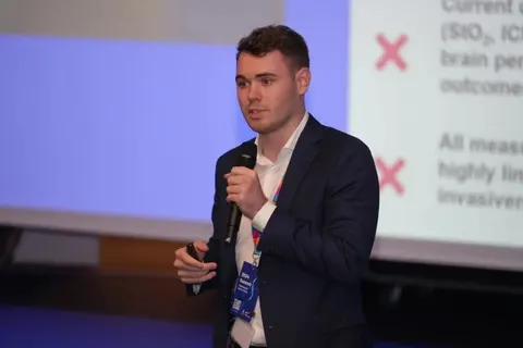 25-річний британець кинув школу й став мільярдером на чіпах