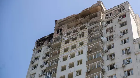 Понад 560 будинків пошкоджено в Голосіївському районі Києва: як триває відновлен