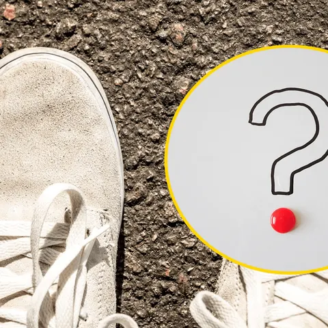 Біла підошва знову засяє: аптечний засіб проти застарілого бруду