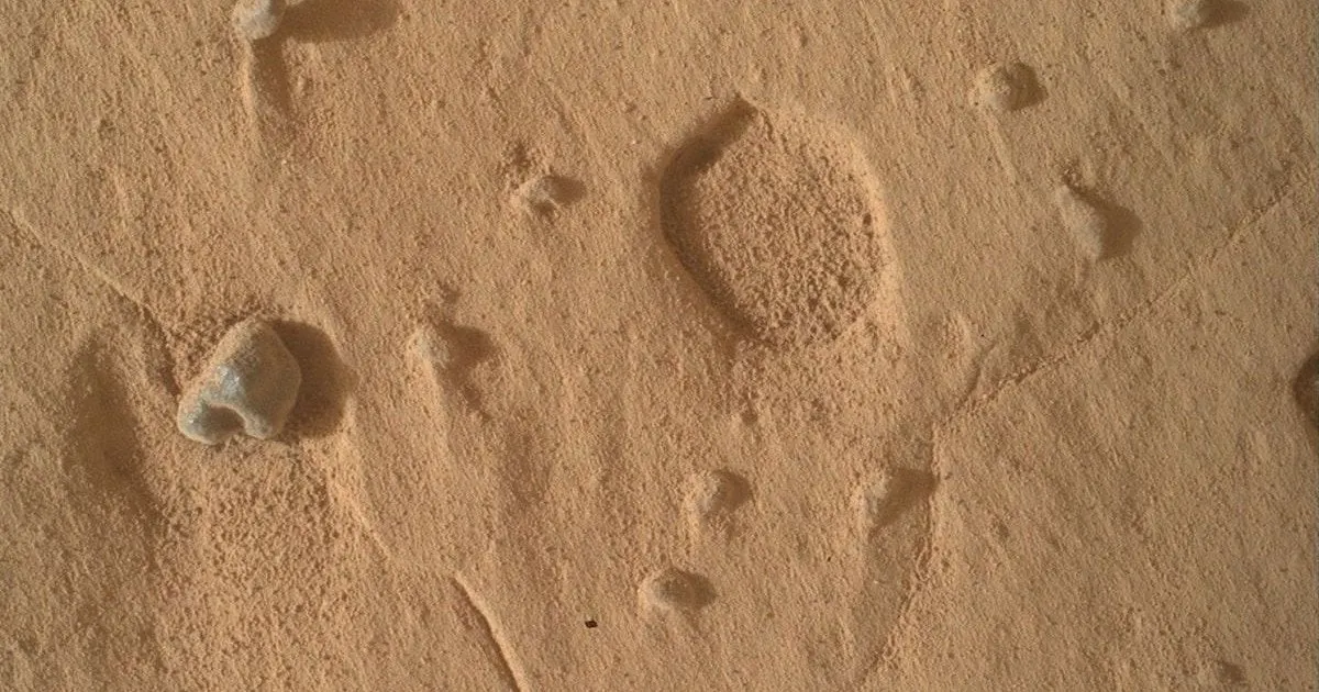 Curiosity знайшов на Марсі отвори, яких не вдається пояснити